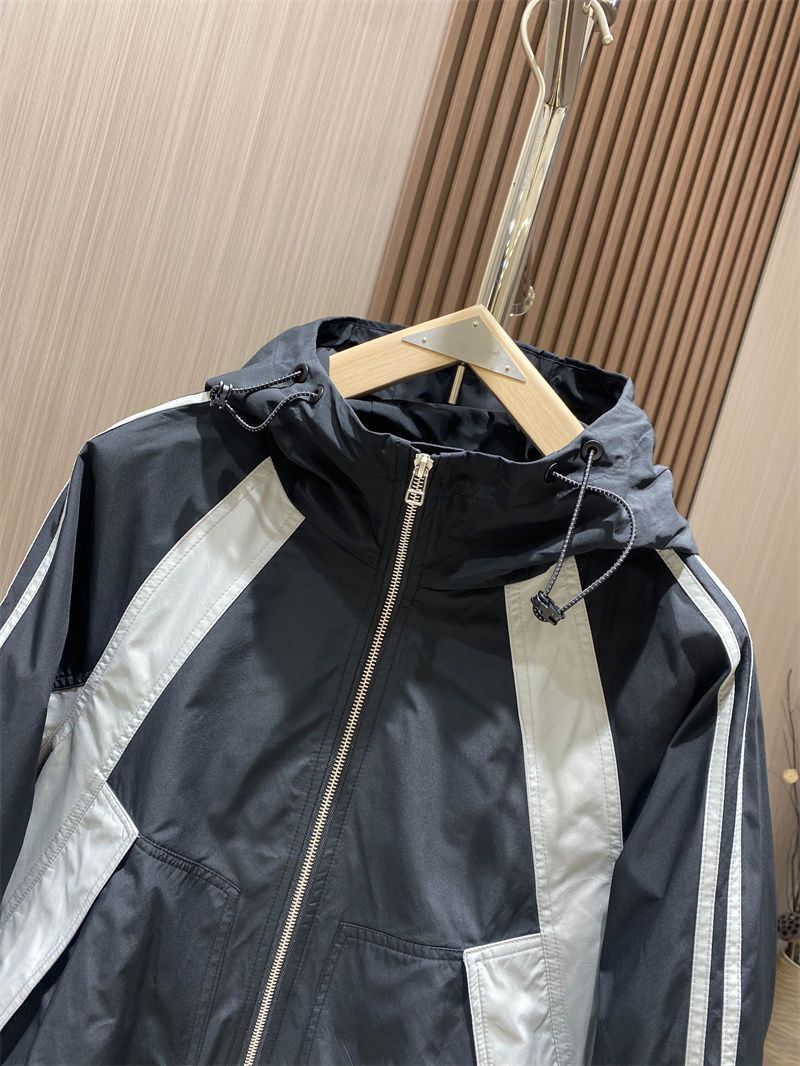 Giacca casual da uomo nuova, versatile, alla moda e alla moda, con cappuccio e righe a blocchi di colore autunnali_voghion.com