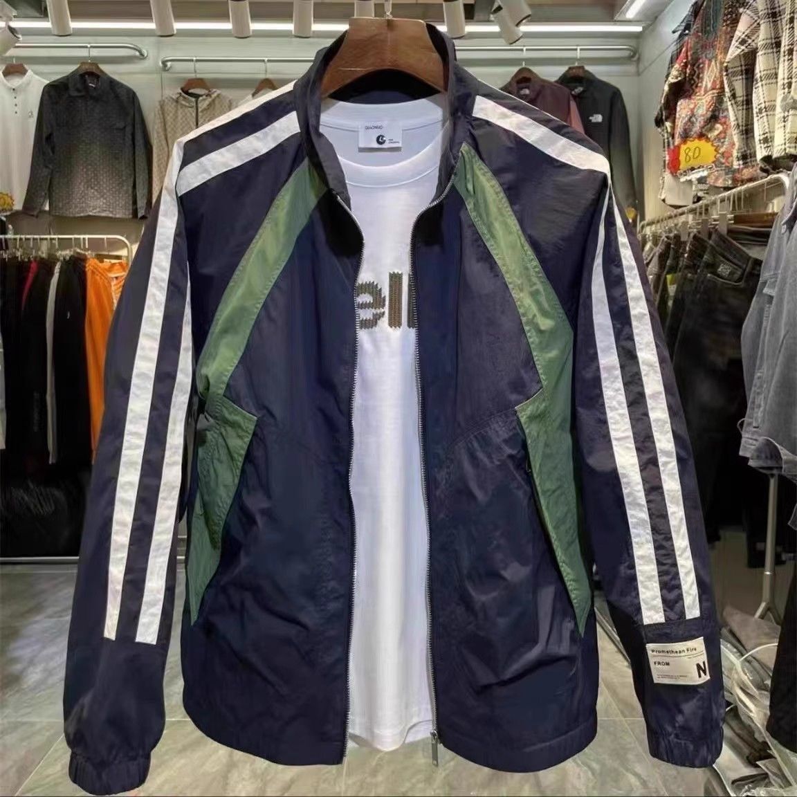 Giacca casual da uomo nuova, versatile, alla moda e alla moda, con cappuccio e righe a blocchi di colore autunnali_voghion.com