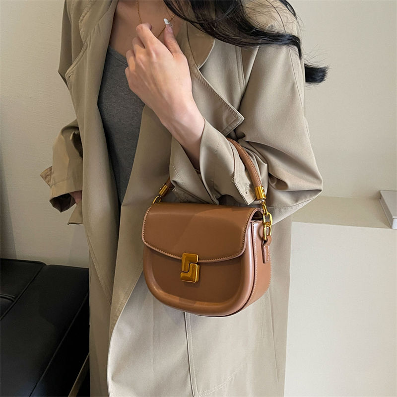 Niche High-End Saddle 2024 Autumn Winter New Ins Handbag Versatile Crossbody Shoulder Bag_voghion.com