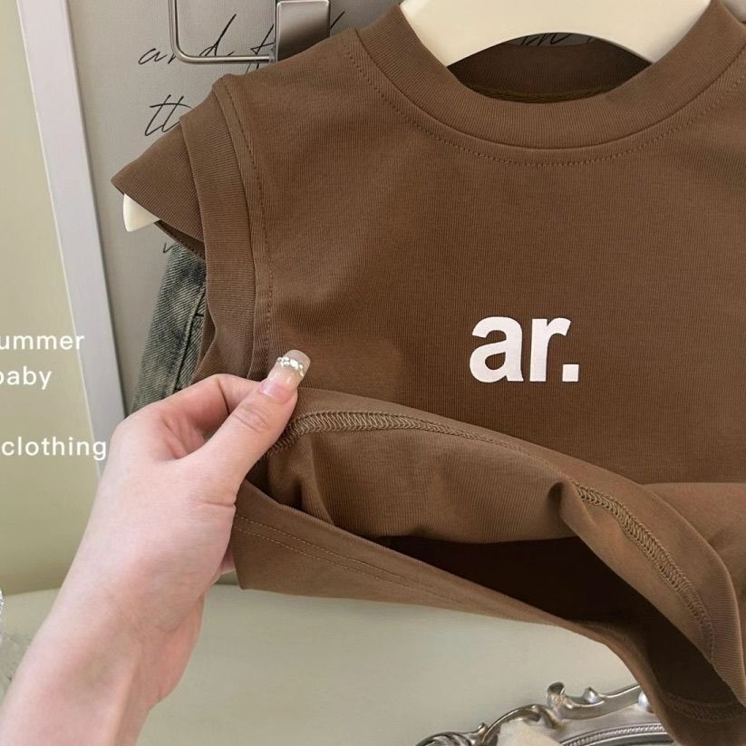 Modisches zweiteiliges Set aus kurzärmeligen Jeansshorts für Kinder (2024) – Sommeroutfit für Mädchen_voghion.com