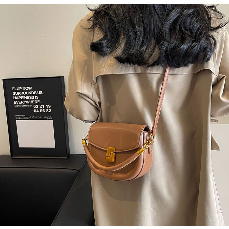 Niche High-End Saddle 2024 Autumn Winter New Ins Handbag Versatile Crossbody Shoulder Bag_voghion.com