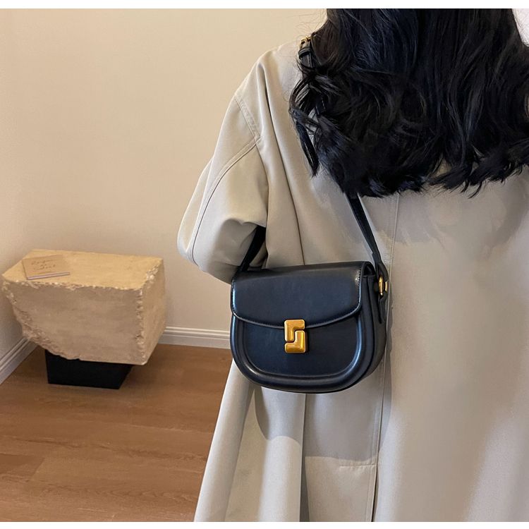 Niche High-End Saddle 2024 Autumn Winter New Ins Handbag Versatile Crossbody Shoulder Bag_voghion.com