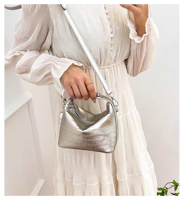 H7 Borsa a mano in argento da donna, nuova alla moda, alta bellezza, tracolla mini, borsa a secchiello popolare di quest'anno_voghion.com