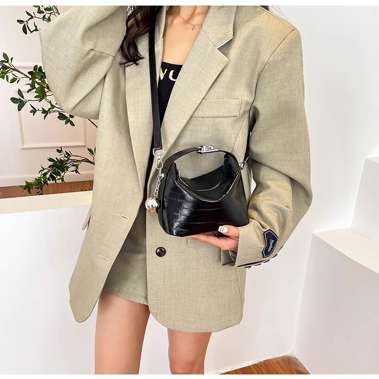 H7 Borsa a mano in argento da donna, nuova alla moda, alta bellezza, tracolla mini, borsa a secchiello popolare di quest'anno_voghion.com