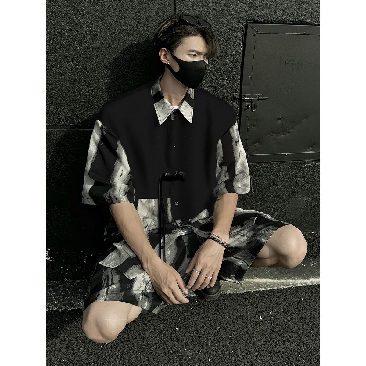 Completo uomo casual camicia floreale e pantaloncini estivi_voghion.com