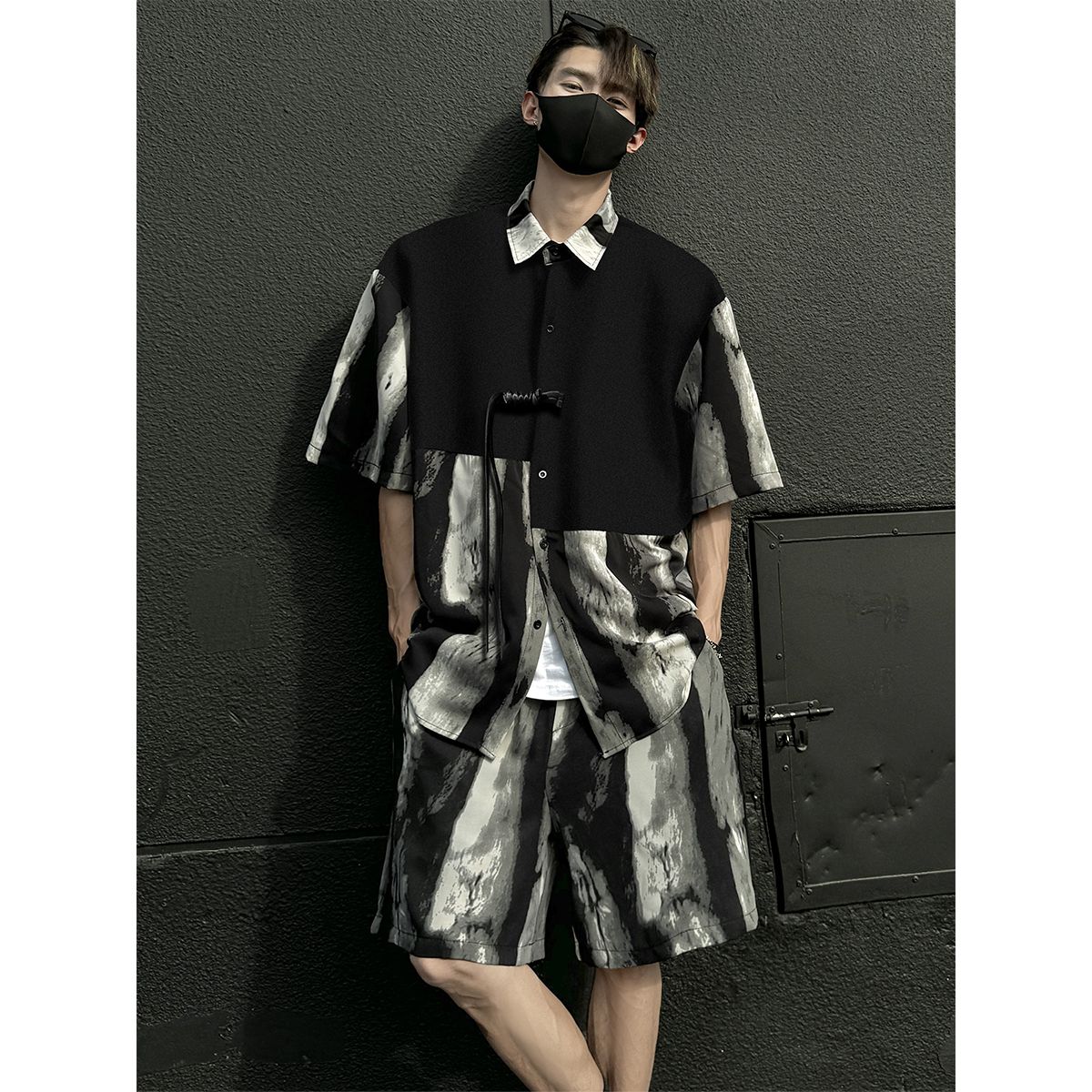 Completo uomo casual camicia floreale e pantaloncini estivi_voghion.com