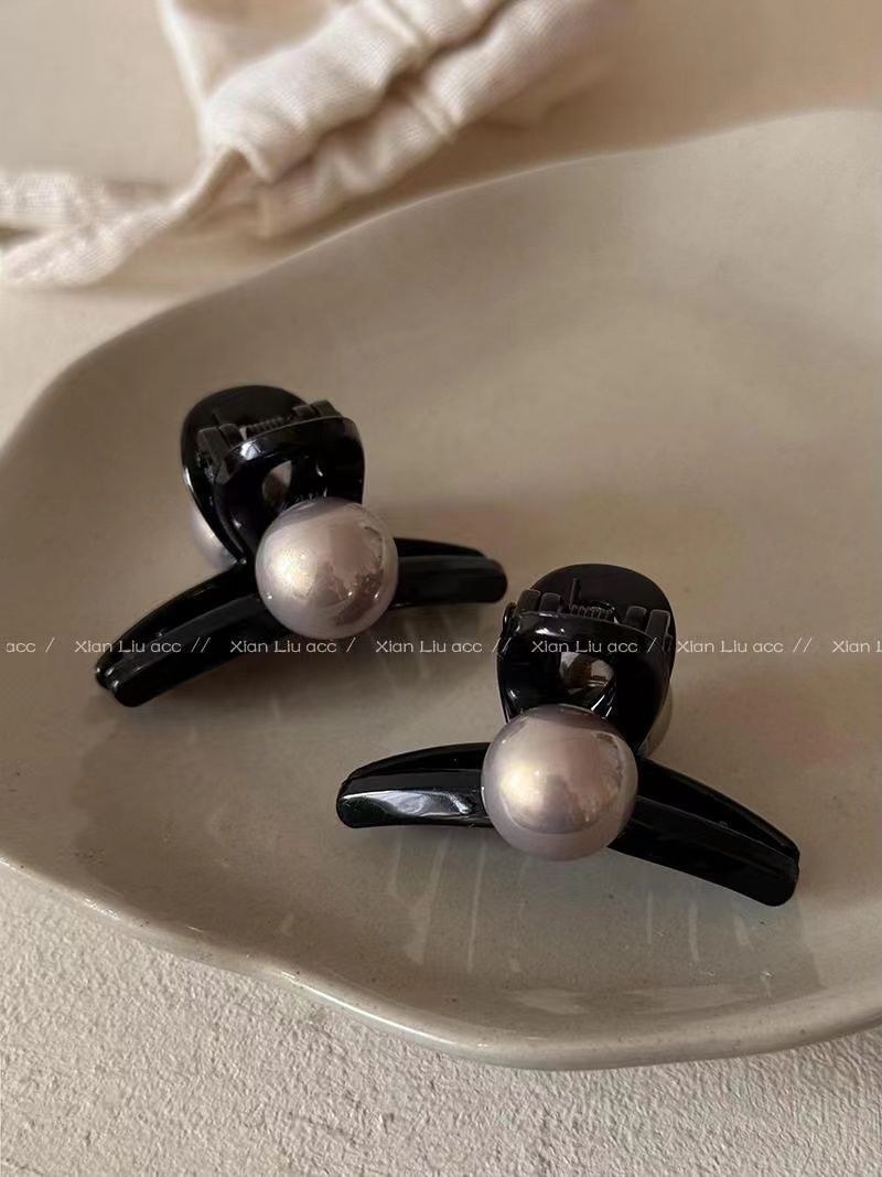 Pinza per capelli in velluto con perle elegante accessorio_voghion.com