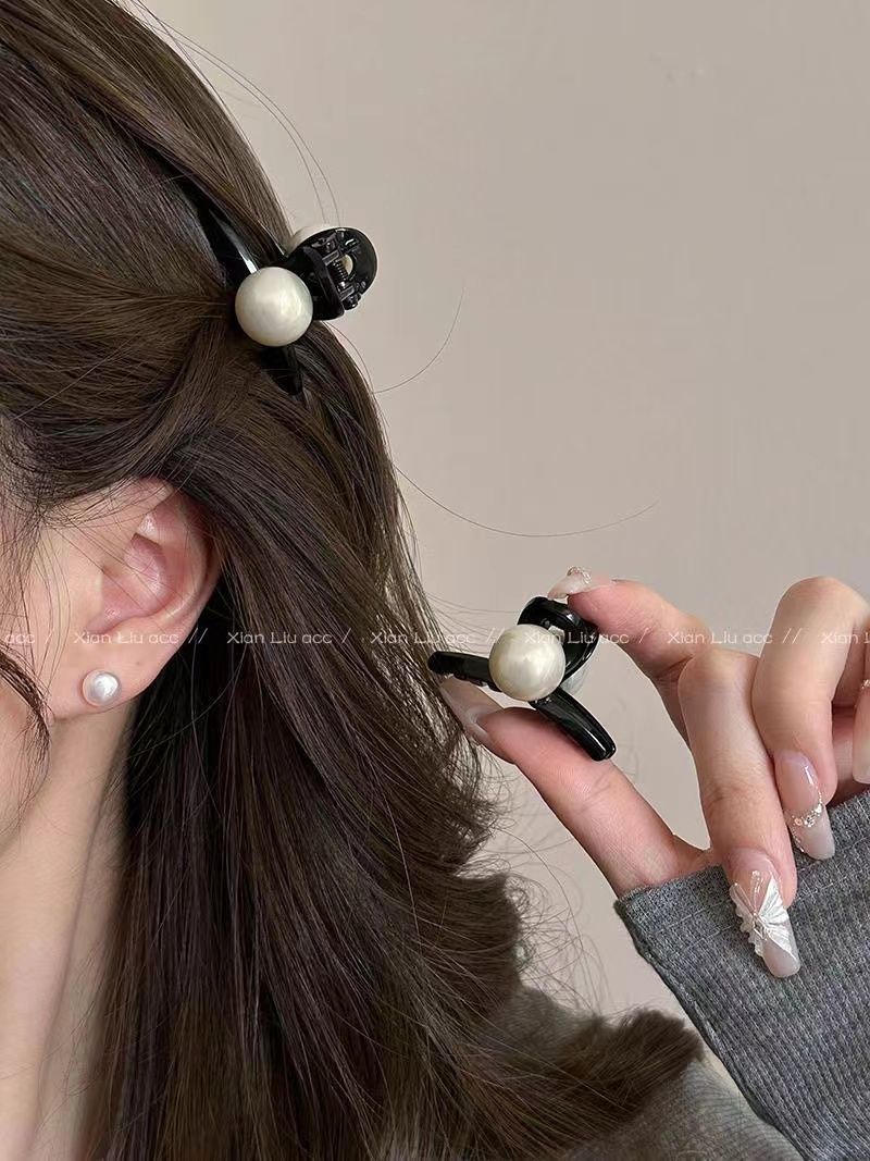 Pinza per capelli in velluto con perle elegante accessorio_voghion.com