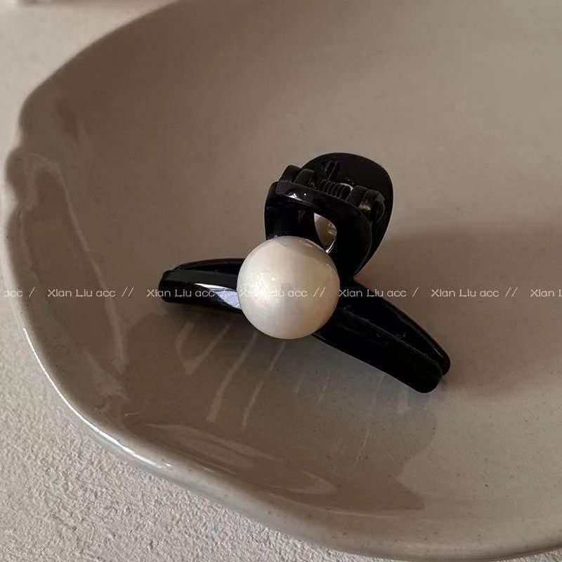 Pinza per capelli in velluto con perle elegante accessorio_voghion.com