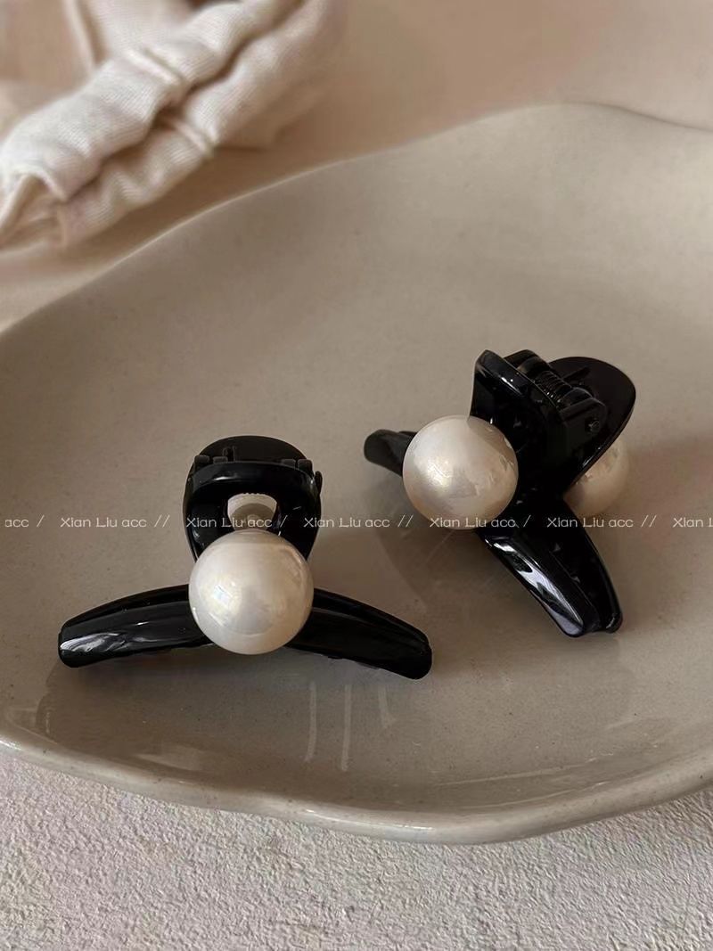 Pinza per capelli in velluto con perle elegante accessorio_voghion.com