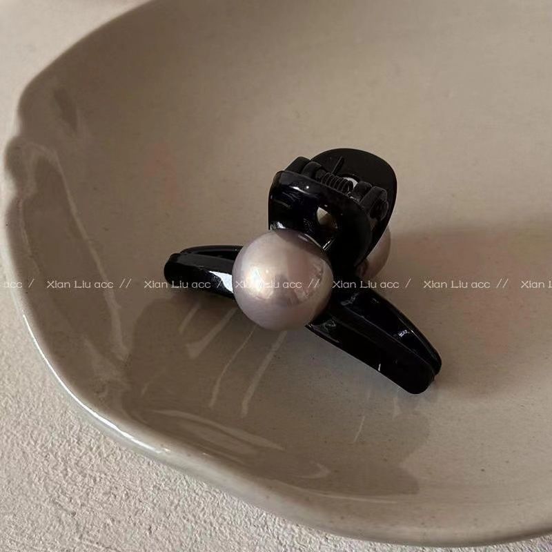 Pinza per capelli in velluto con perle elegante accessorio_voghion.com