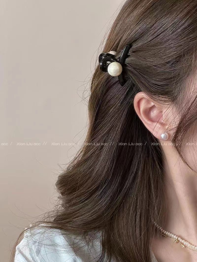 Pinza per capelli in velluto con perle elegante accessorio_voghion.com