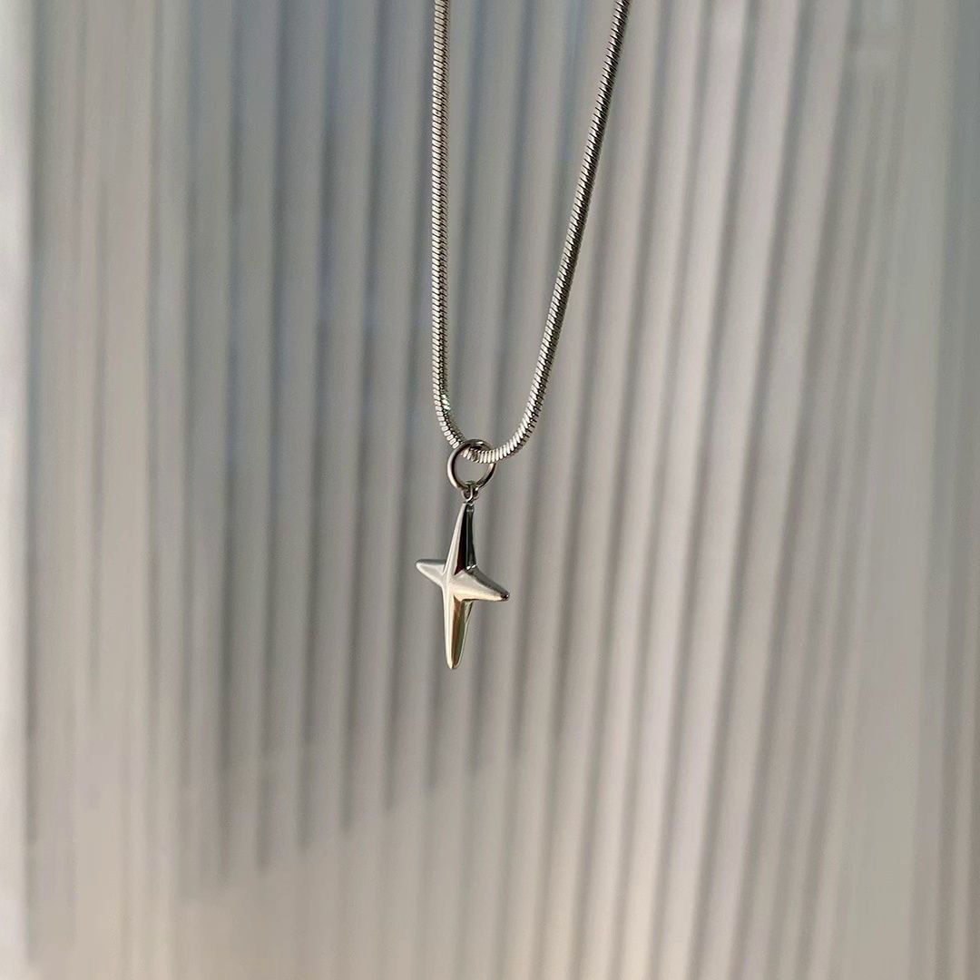 Collana con ciondolo a forma di piccola stella in acciaio al titanio per donna, stile dolce e cool, catena in argento con serpente e croce_voghion.com