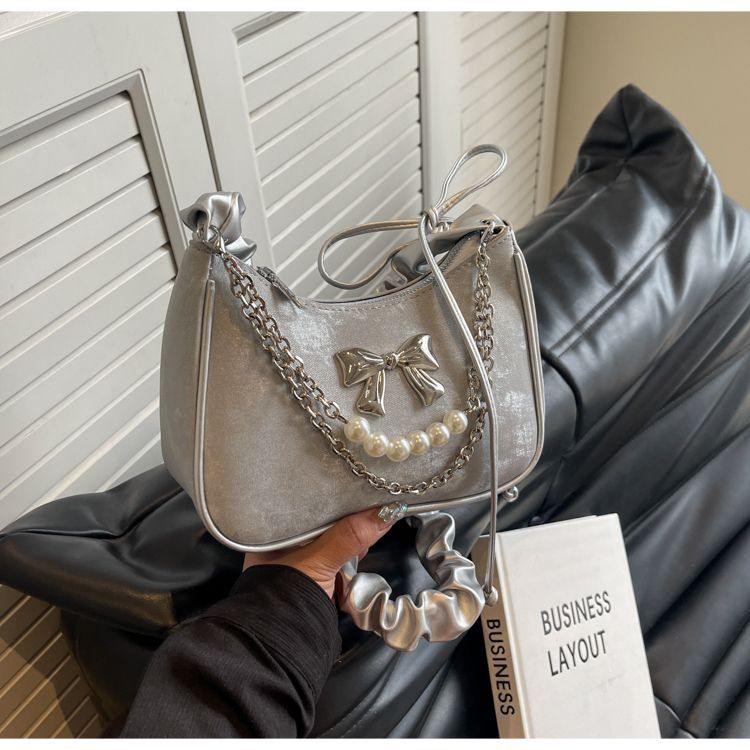 Borsa a mano in argento per donna nel 2024, nuovo design di nicchia alla moda, borsa a tracolla monospalla plissettata, catena di alta qualità_voghion.com