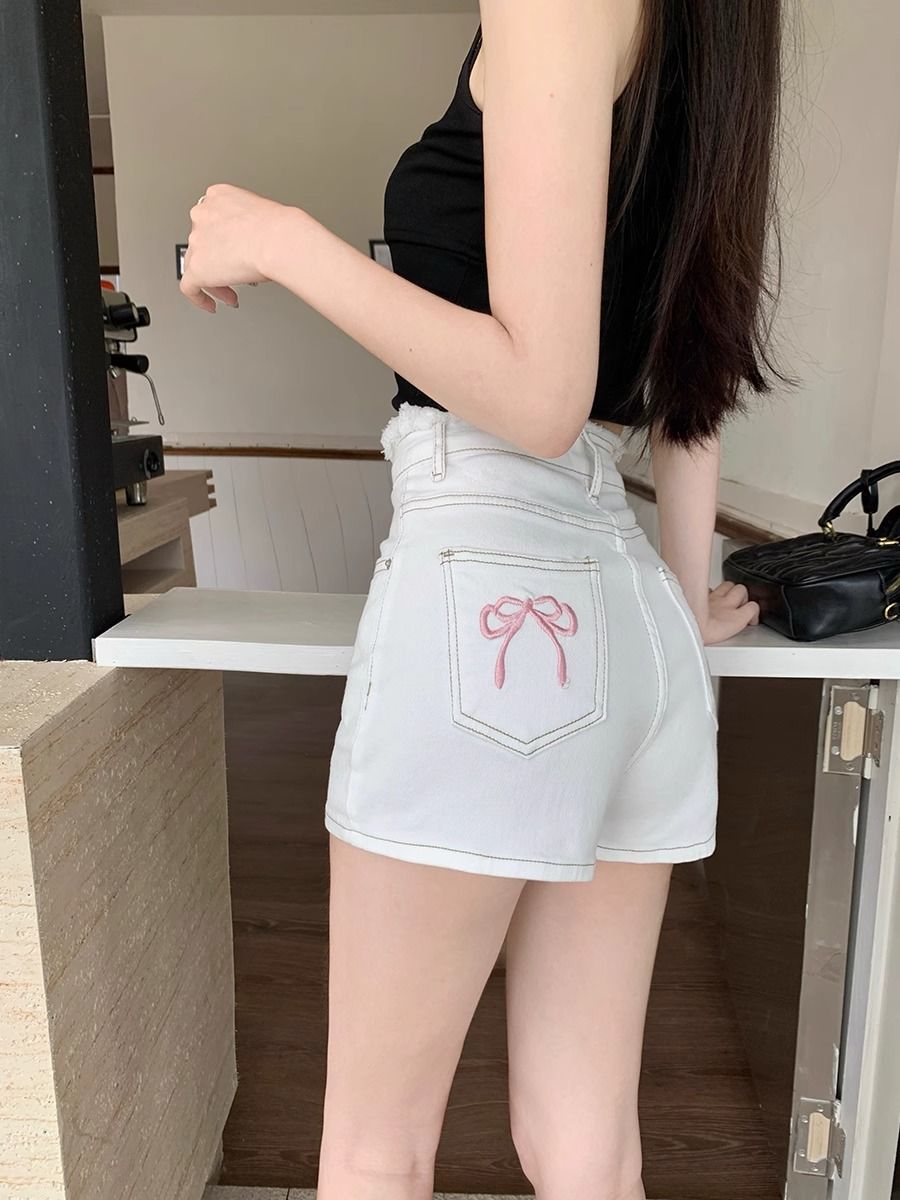 American style pocket embroidered denim shorts for women summer 2024 new hot girl style versatile slimming straight hip-covering hot pants