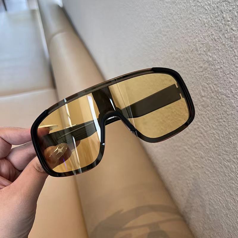 Cyberpunk oversized urheilulasit pyöräilyyn ja lasketteluun_voghion.com