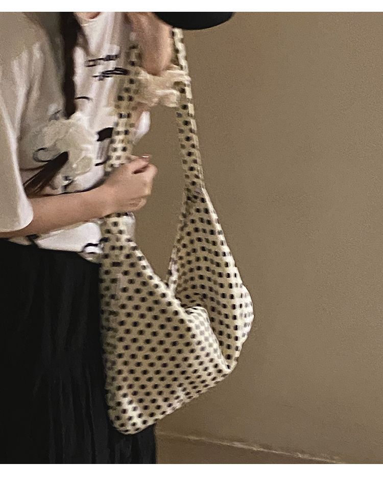 Borsa a secchiello grande capiente in tela floreale dello stesso stile di Zhang Ruonan per l'estate 2024, nuova tote coreana alla moda da donna_voghion.com