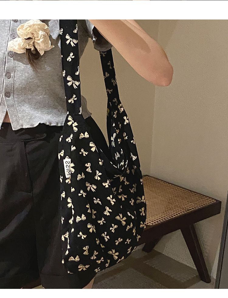 Borsa a secchiello grande capiente in tela floreale dello stesso stile di Zhang Ruonan per l'estate 2024, nuova tote coreana alla moda da donna_voghion.com