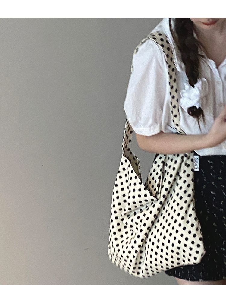 Borsa a secchiello grande capiente in tela floreale dello stesso stile di Zhang Ruonan per l'estate 2024, nuova tote coreana alla moda da donna_voghion.com