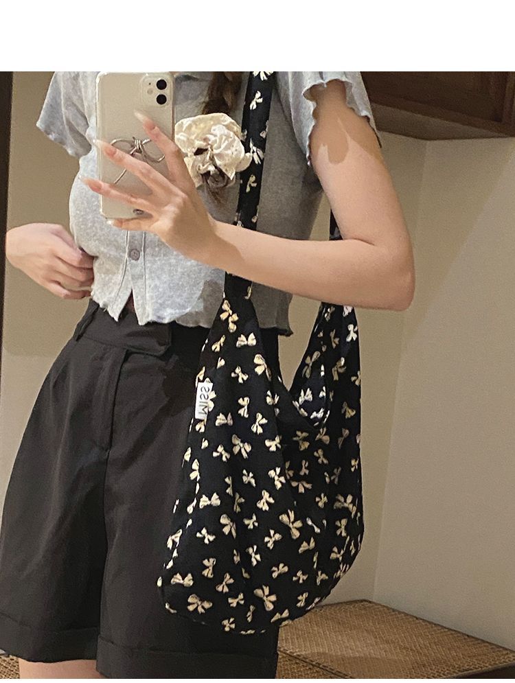 Borsa a secchiello grande capiente in tela floreale dello stesso stile di Zhang Ruonan per l'estate 2024, nuova tote coreana alla moda da donna_voghion.com