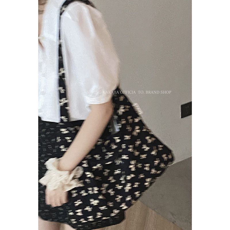Borsa a secchiello grande capiente in tela floreale dello stesso stile di Zhang Ruonan per l'estate 2024, nuova tote coreana alla moda da donna_voghion.com
