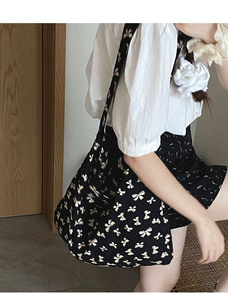 Borsa a secchiello grande capiente in tela floreale dello stesso stile di Zhang Ruonan per l'estate 2024, nuova tote coreana alla moda da donna_voghion.com