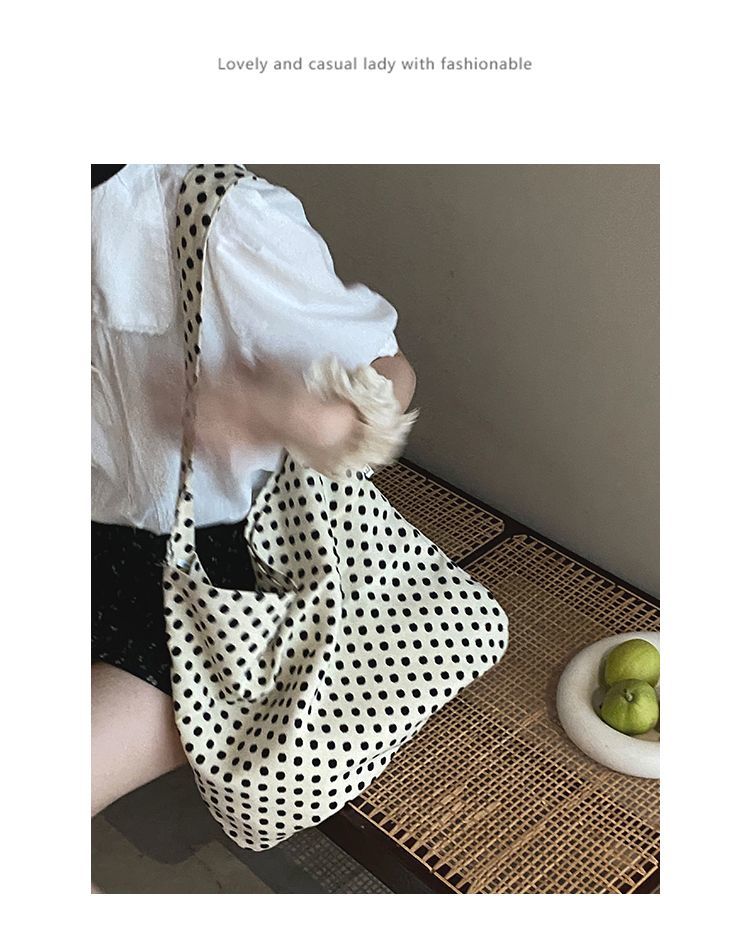 Borsa a secchiello grande capiente in tela floreale dello stesso stile di Zhang Ruonan per l'estate 2024, nuova tote coreana alla moda da donna_voghion.com