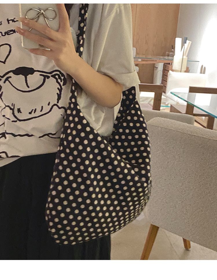 Borsa a secchiello grande capiente in tela floreale dello stesso stile di Zhang Ruonan per l'estate 2024, nuova tote coreana alla moda da donna_voghion.com