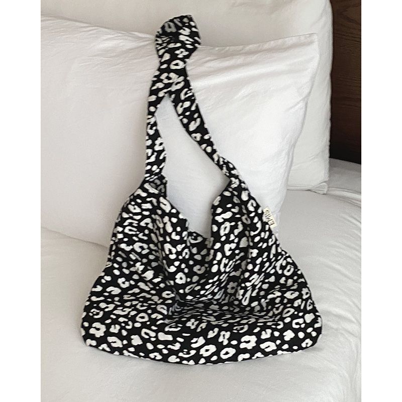 Borsa a secchiello grande capiente in tela floreale dello stesso stile di Zhang Ruonan per l'estate 2024, nuova tote coreana alla moda da donna_voghion.com