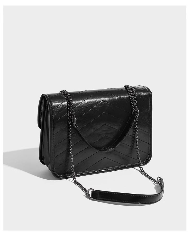 UR wandering large capacity women's 2024 new versatile and fashionable tote bag, niche diamond grid chain crossbody bag_voghion.com