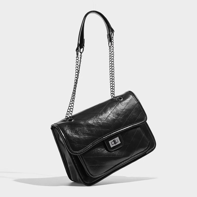 UR wandering large capacity women's 2024 new versatile and fashionable tote bag, niche diamond grid chain crossbody bag_voghion.com