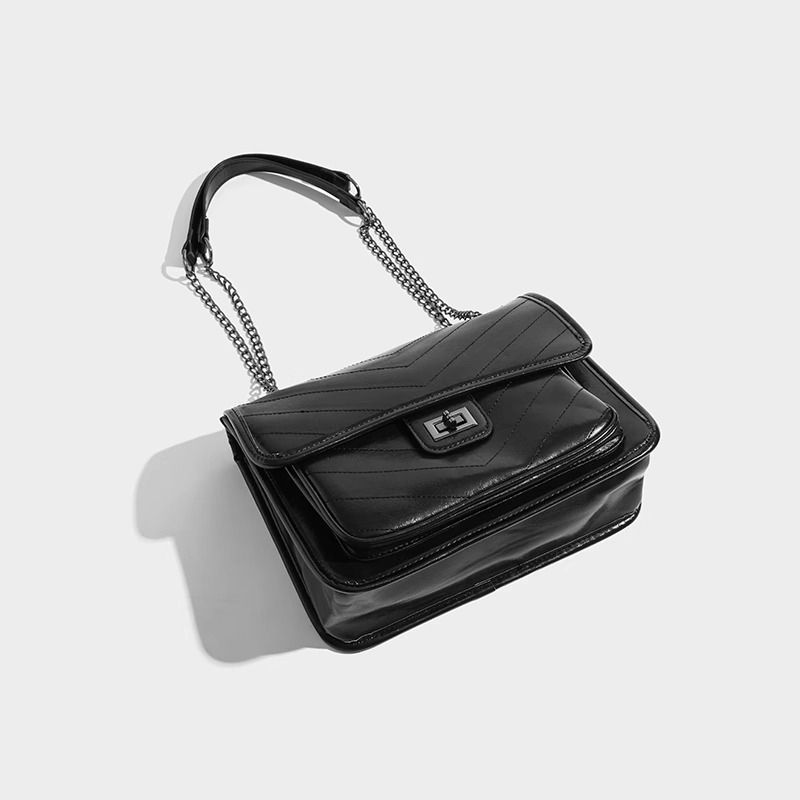 UR wandering large capacity women's 2024 new versatile and fashionable tote bag, niche diamond grid chain crossbody bag_voghion.com