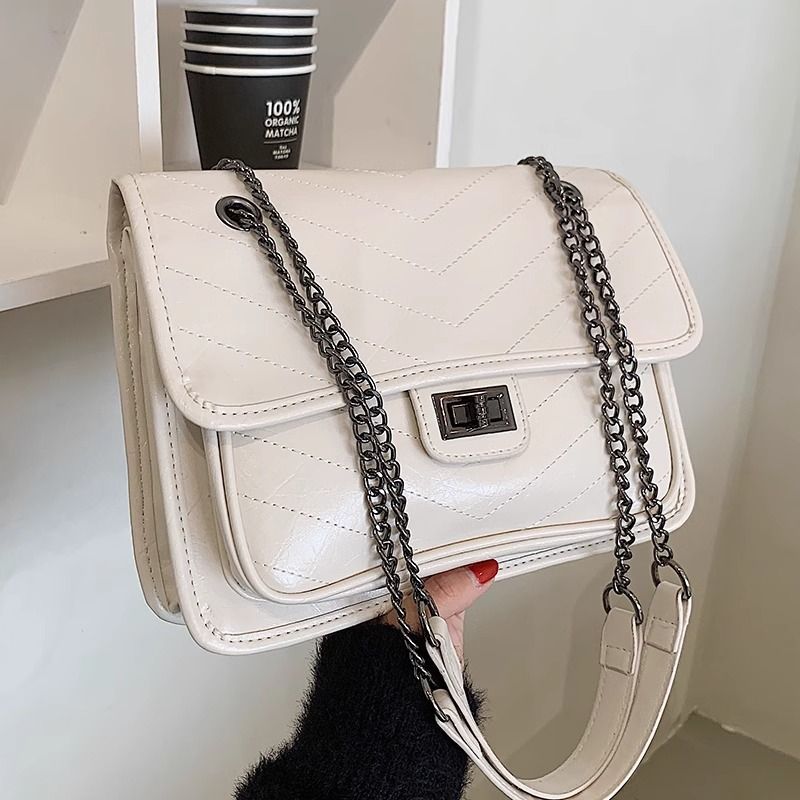 UR wandering large capacity women's 2024 new versatile and fashionable tote bag, niche diamond grid chain crossbody bag_voghion.com