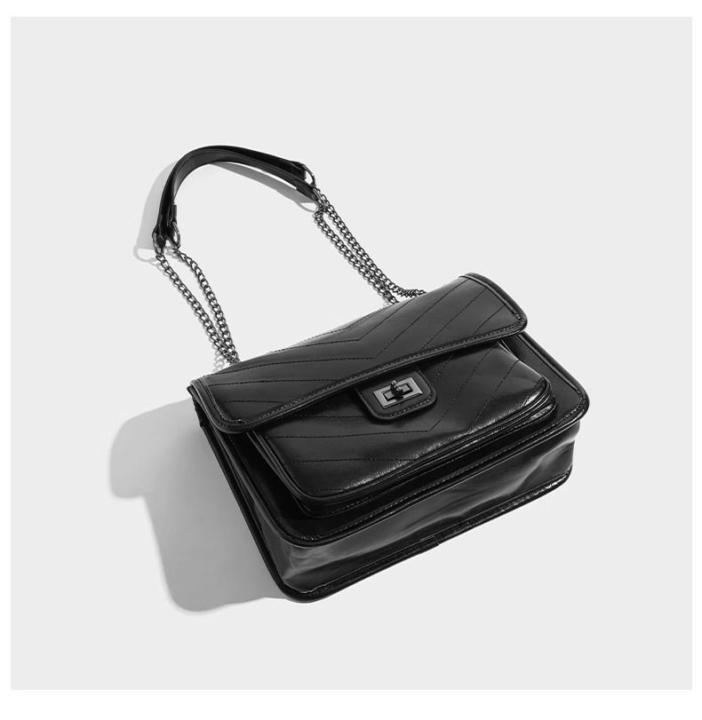 UR wandering large capacity women's 2024 new versatile and fashionable tote bag, niche diamond grid chain crossbody bag_voghion.com