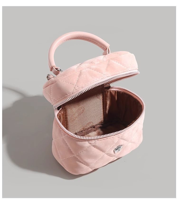 UR Camellia Ling Grid Chain pour femmes 2024 Nouvelle mode Sac à bandoulière simple polyvalent avec boîte à main_voghion.com