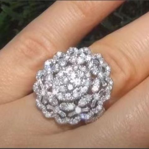 Luxurious Statement Ring With Intricate Gemstone And Diamond Inlay_voghion.com