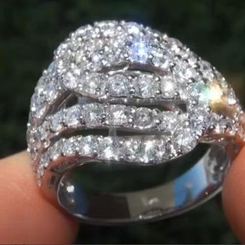 Luxurious Statement Ring With Intricate Gemstone And Diamond Inlay_voghion.com