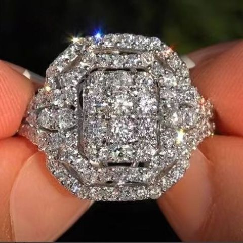 Luxurious Statement Ring With Intricate Gemstone And Diamond Inlay_voghion.com
