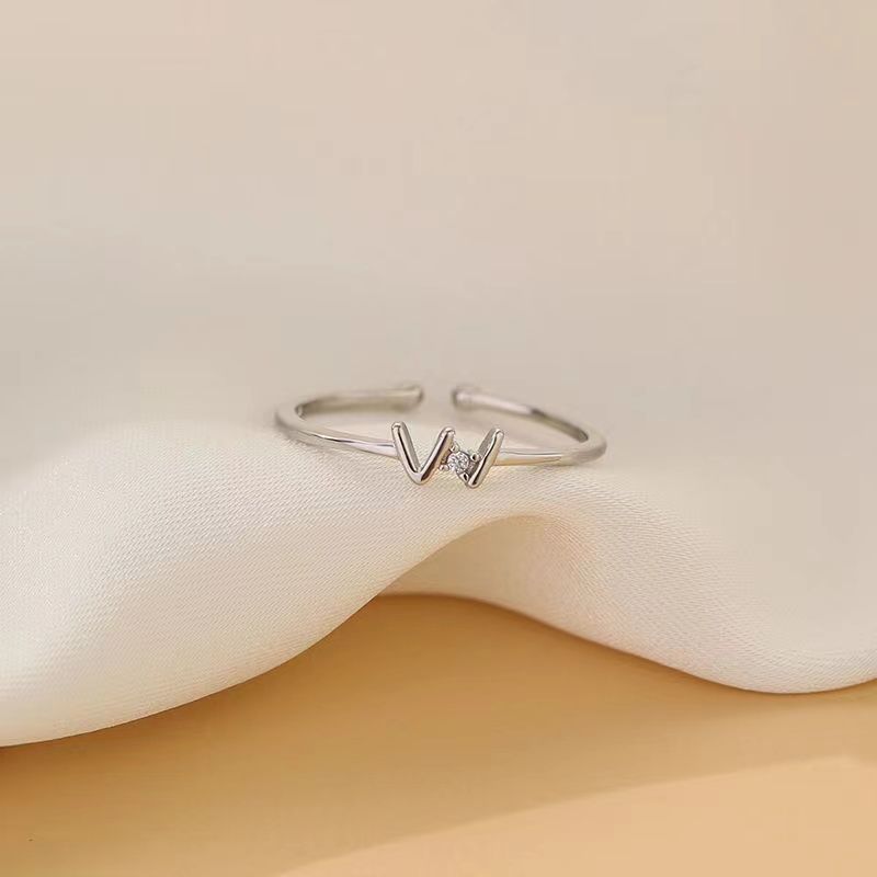 Anello in argento con lettera W per donna, design di nicchia, stile Ins, minimalista, sensazione di alta qualità, anello aperto per indice, lusso leggero_voghion.com