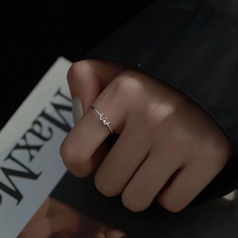 Anello in argento con lettera W per donna, design di nicchia, stile Ins, minimalista, sensazione di alta qualità, anello aperto per indice, lusso leggero_voghion.com