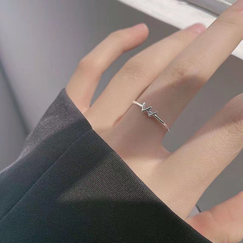 Anello in argento con lettera W per donna, design di nicchia, stile Ins, minimalista, sensazione di alta qualità, anello aperto per indice, lusso leggero_voghion.com