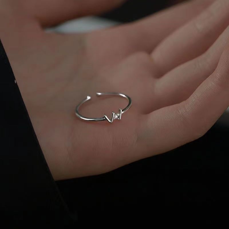 Anello in argento con lettera W per donna, design di nicchia, stile Ins, minimalista, sensazione di alta qualità, anello aperto per indice, lusso leggero_voghion.com