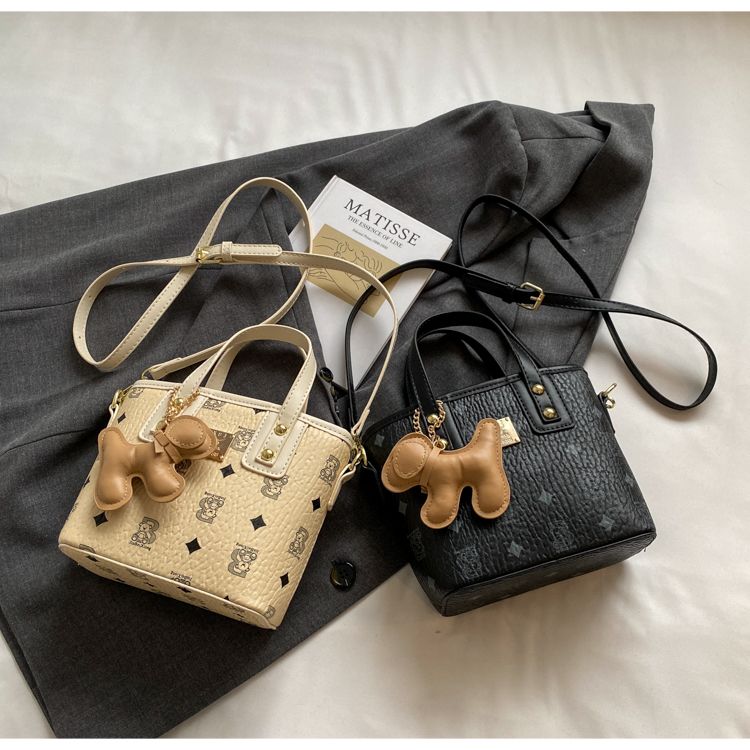 Borsa a secchiello donna alla moda con tracolla e manico_voghion.com