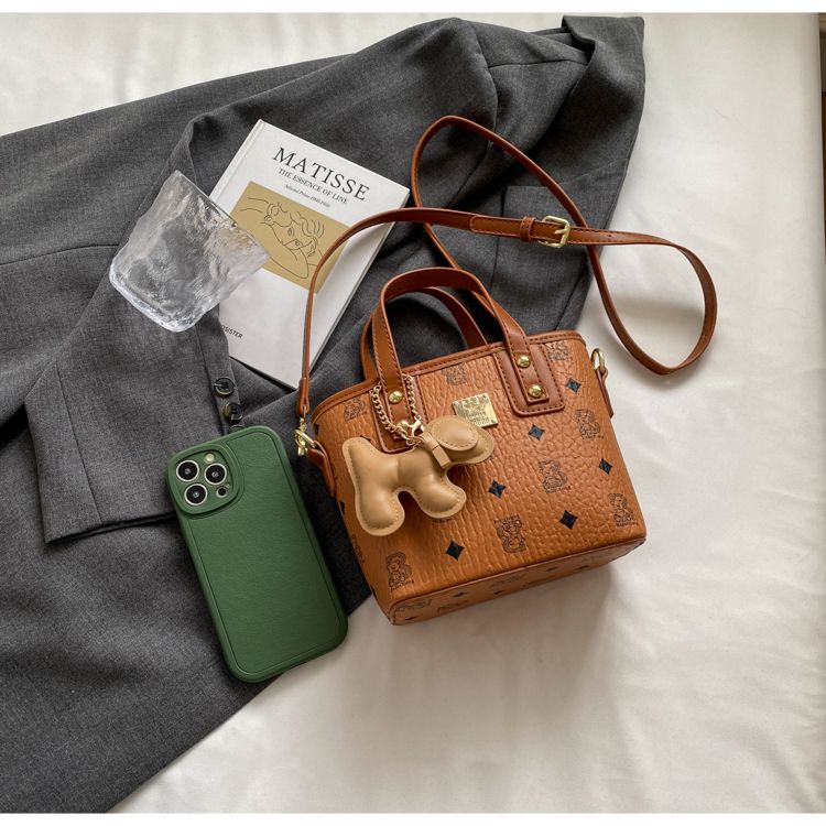 Borsa a secchiello donna alla moda con tracolla e manico_voghion.com