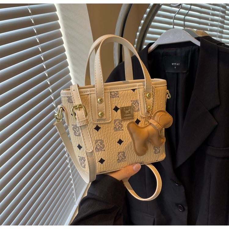 Borsa a secchiello donna alla moda con tracolla e manico_voghion.com