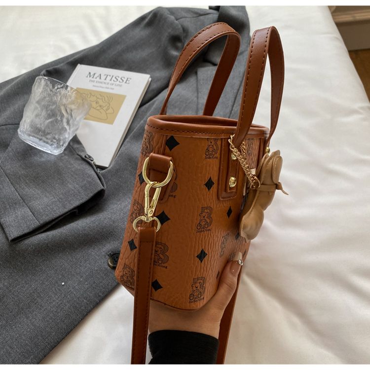 Borsa a secchiello donna alla moda con tracolla e manico_voghion.com