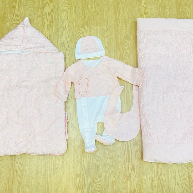Ensemble de barboteuse cinq pièces personnalisé pour nouveau-né, style tendance, sur le thème de la pleine lune._voghion.com