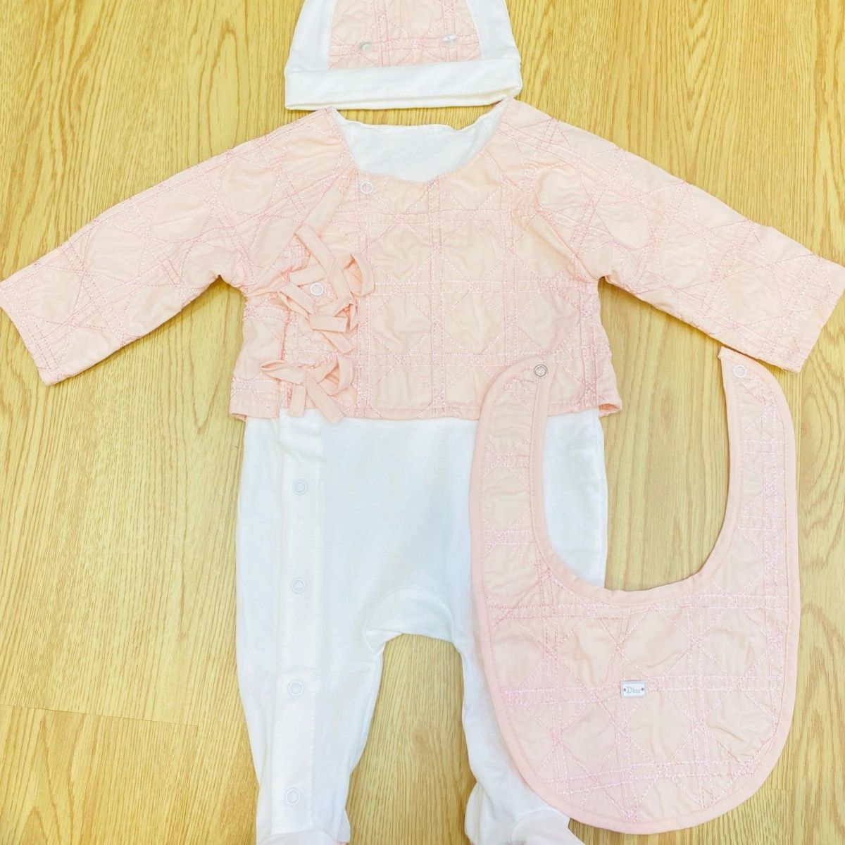 Ensemble de barboteuse cinq pièces personnalisé pour nouveau-né, style tendance, sur le thème de la pleine lune._voghion.com