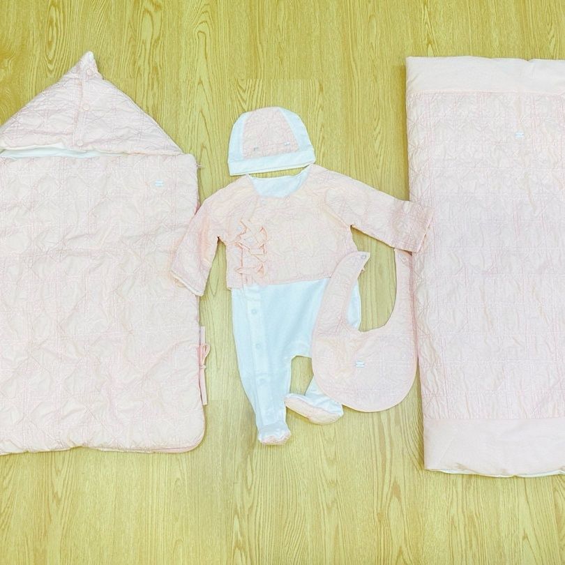 Ensemble de barboteuse cinq pièces personnalisé pour nouveau-né, style tendance, sur le thème de la pleine lune._voghion.com