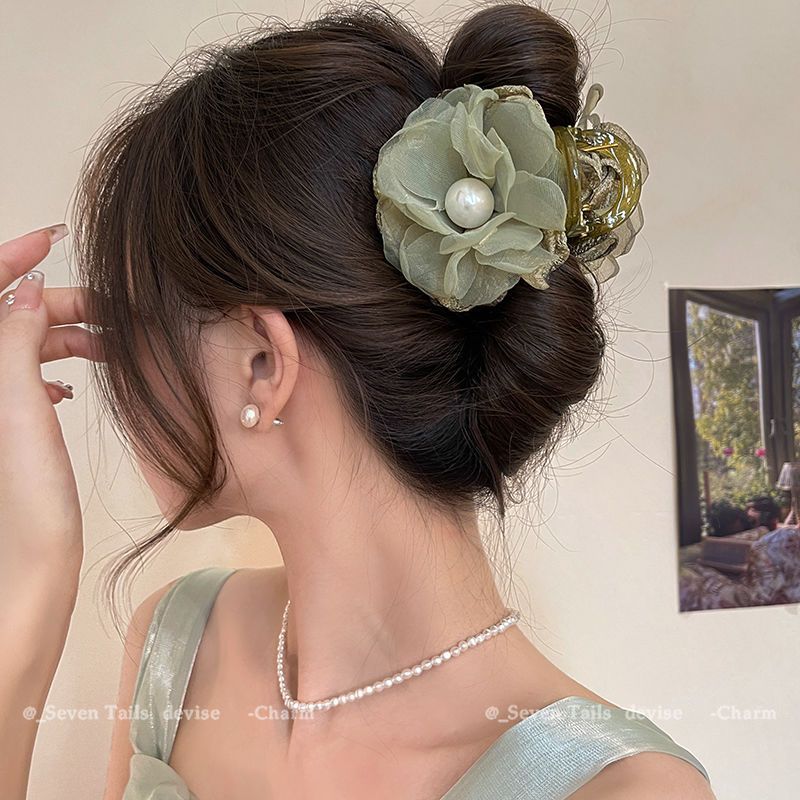 Nuovo ed elegante fermaglio a forma di squalo con perle floreali per acconciature raccolte, dal design raffinato, accessorio estivo per capelli da donna, edizione 2024._voghion.com